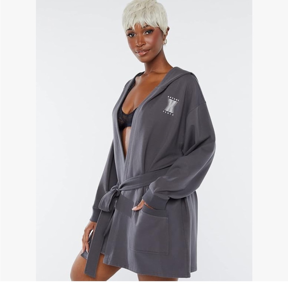 Savage X Fenty womens Showgirl Graphic Savage X
Short Robe XL/1X